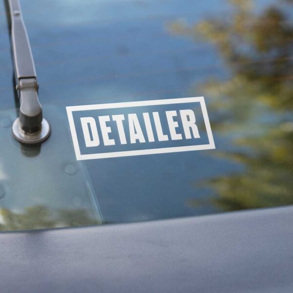 Auto Aufkleber detailer auf Heckscheibe