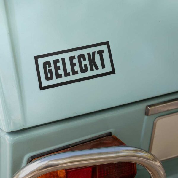 Auto Aufkleber geleckt auf Auto