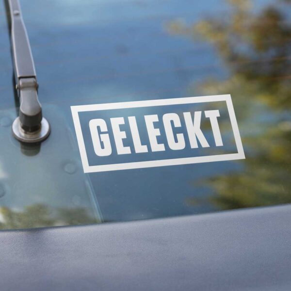 Auto Aufkleber geleckt auf Heckscheibe