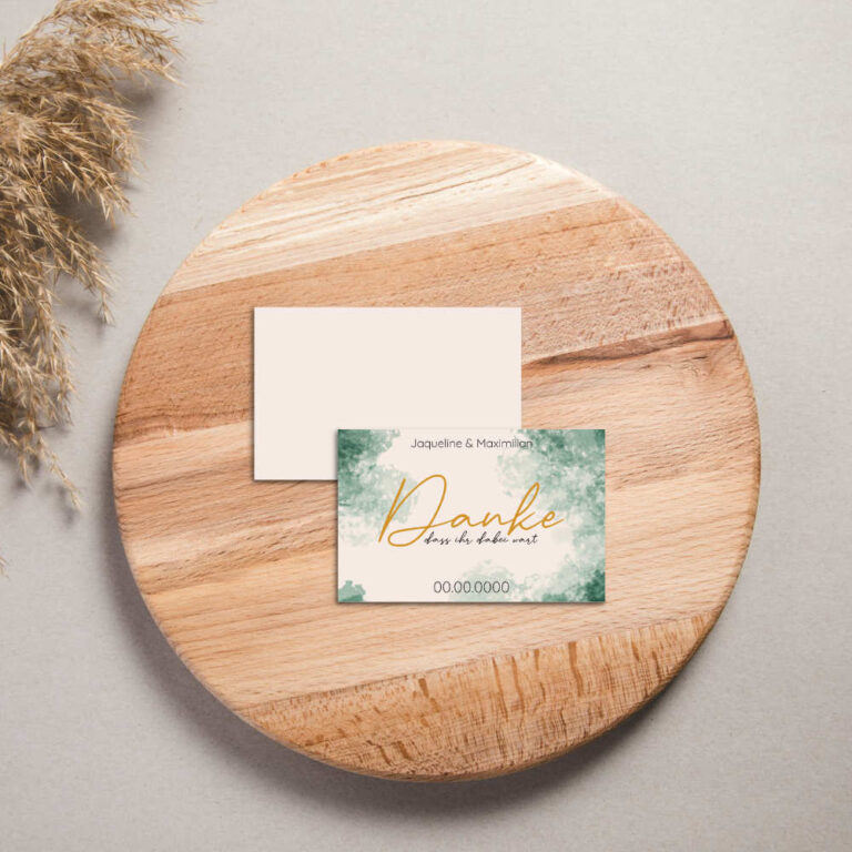 Kleine Hochzeit Dankeskarten auf Holzplatte