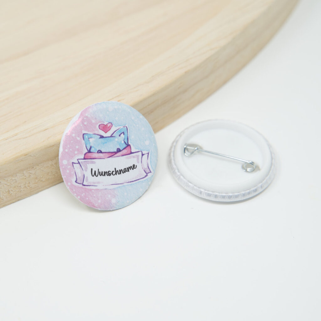Personalisierter Namensbutton mit Wunschnamen. Motiv: Aquarell Katze