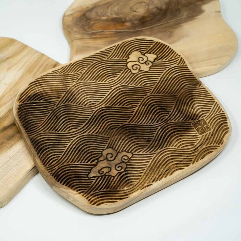 Gravierte Teakholzplatte - Unikat - Muster Wellen