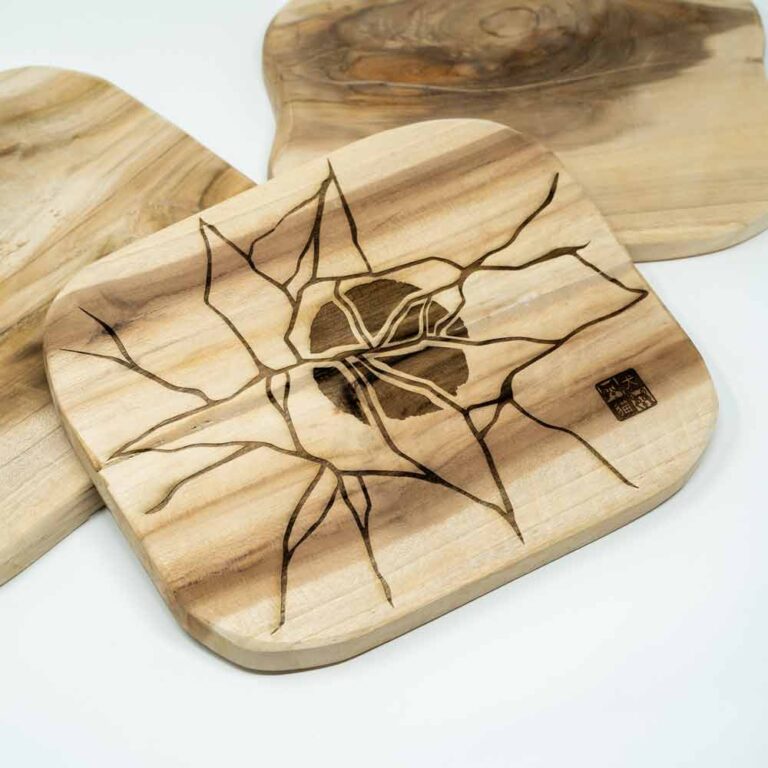 Gravierte Teakholzplatte - Unikat - Motiv Kintsugi