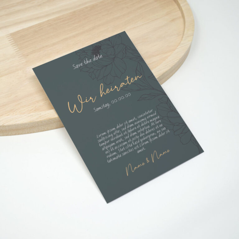 Salbeigrüne Save the Date karte mit Pfingstrose und goldfarbener Schrift